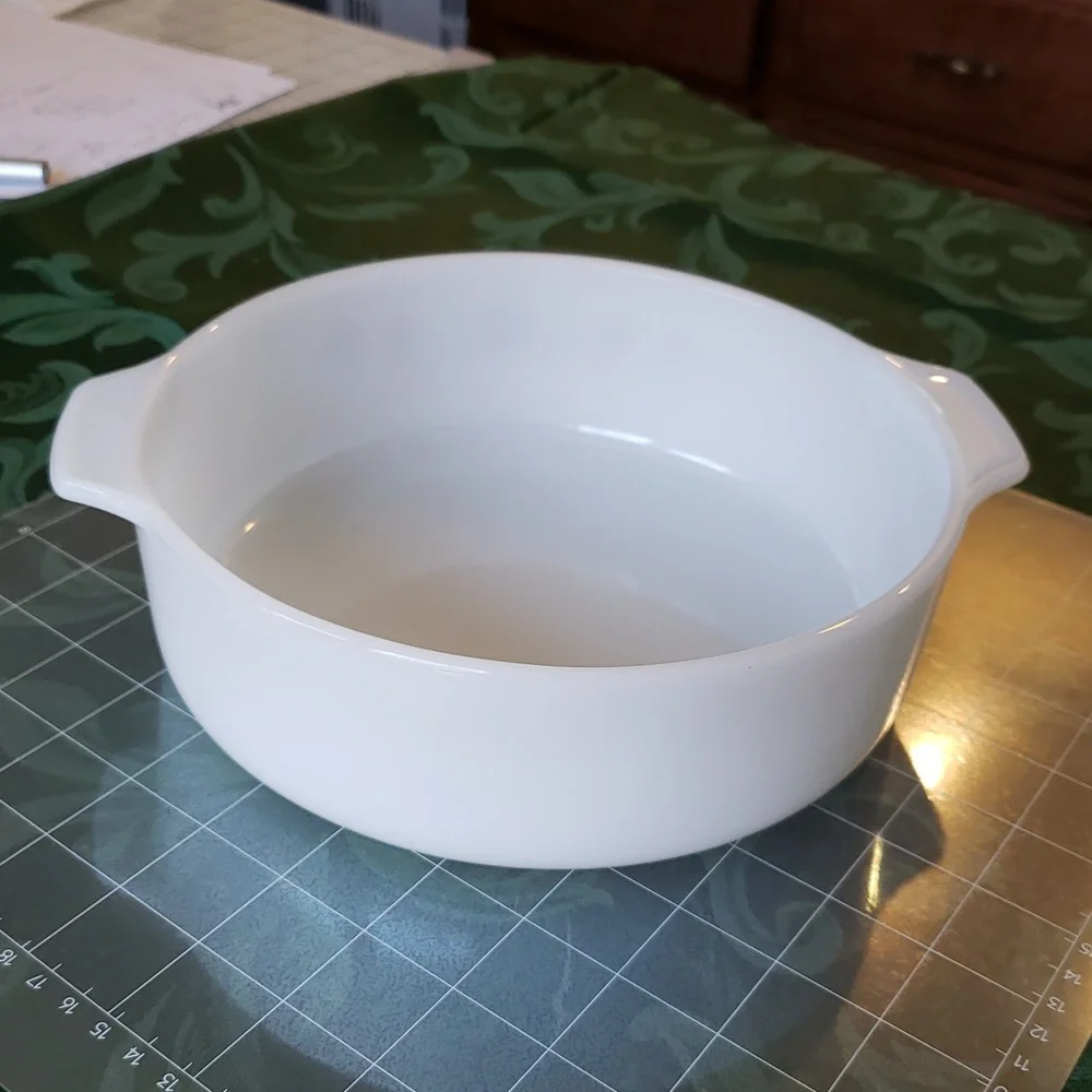 Dyna Ware Pyr-o-rey 8in Round Casserole Milk Glass
